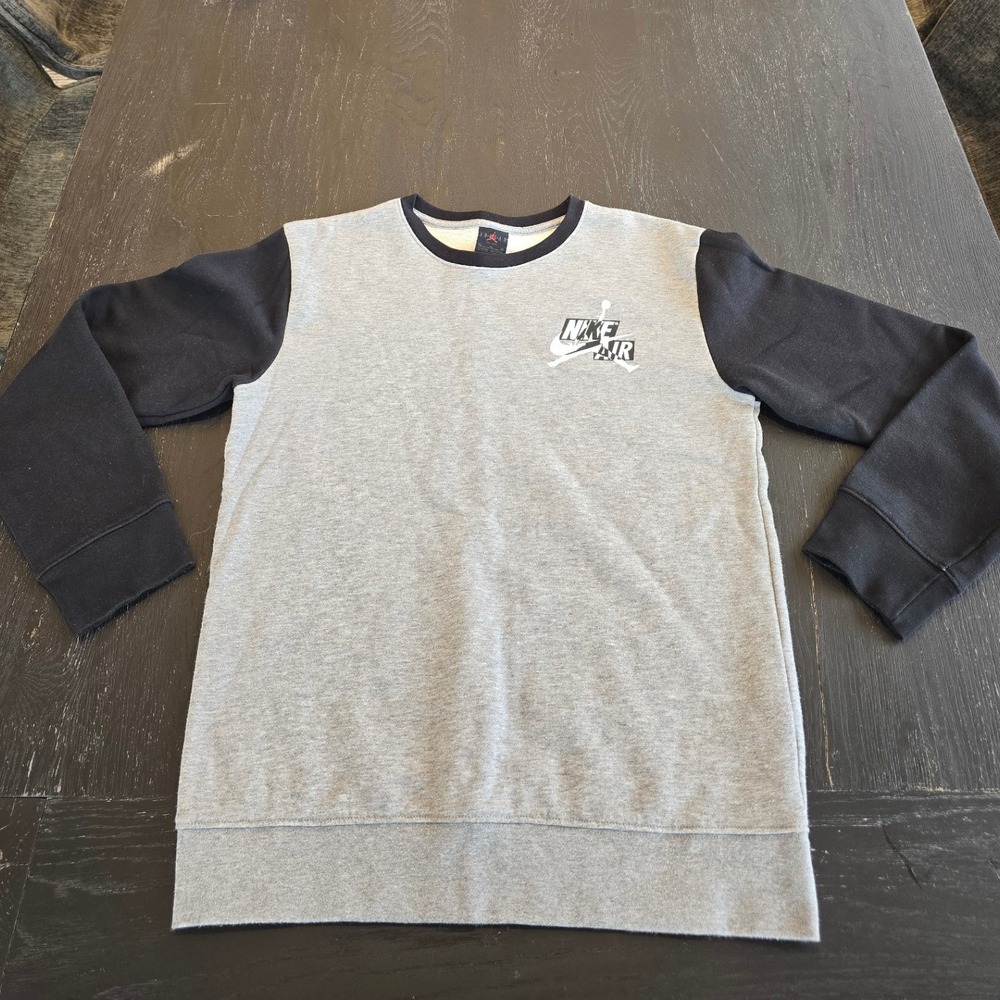 Jordan Nike Air Boys XL Crewneck Sweatshirt Gray Black Colorblock Jumpman Logo‎
